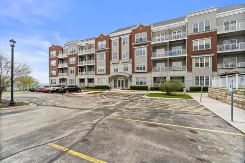 3872 S S Lk #310, Saint Francis, WI 53235