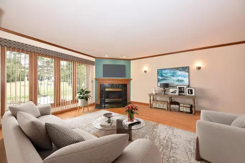 7311 W Mequon Sq, Mequon, WI 53092