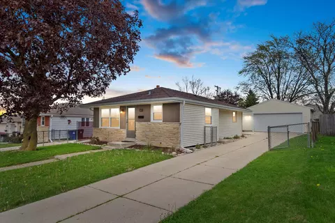1635 Perry, Racine, WI 53406