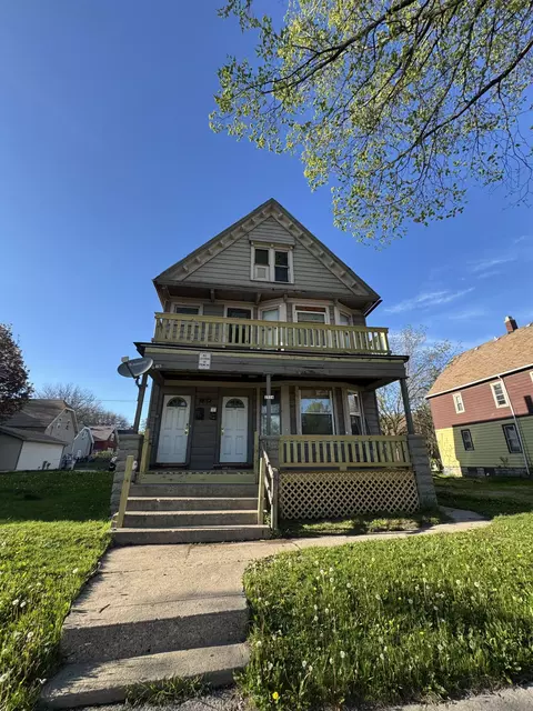 2514 W Burleigh #2516, Milwaukee, WI 53206