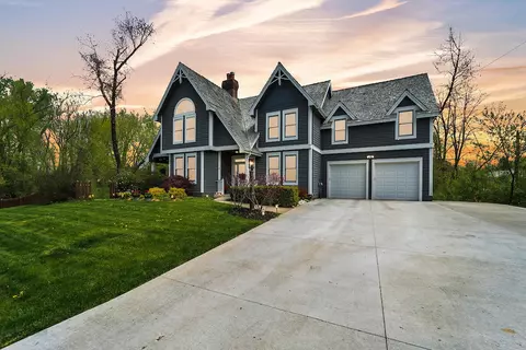 5201 Hunt Clb, Wind Point, WI 53402