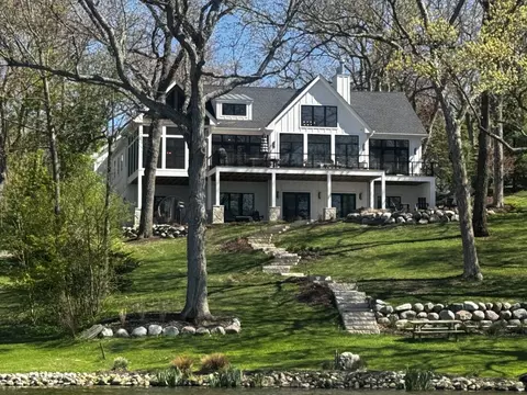 w2030 Kings Lane, East Troy, WI 53120