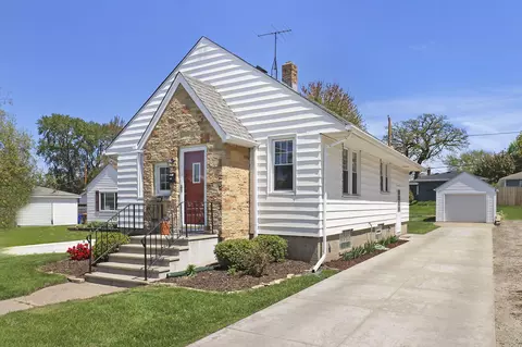 7729 Pershing, Kenosha, WI 53142