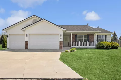 w6611 Flagstone Court, Greenville, WI 54942
