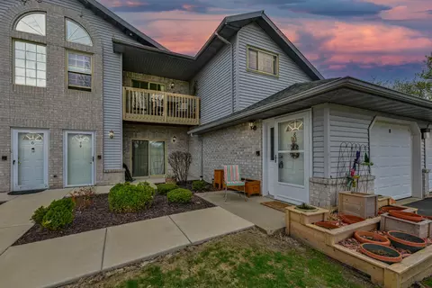 9436 W Loomis #8, Franklin, WI 53132