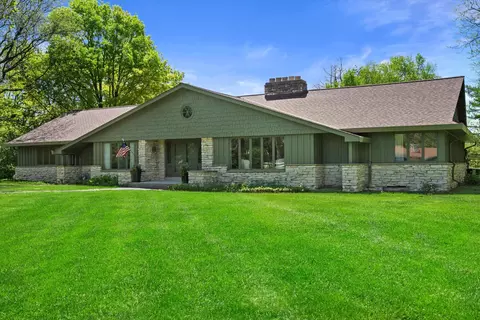 9011 W W Mdw, Franklin, WI 53132