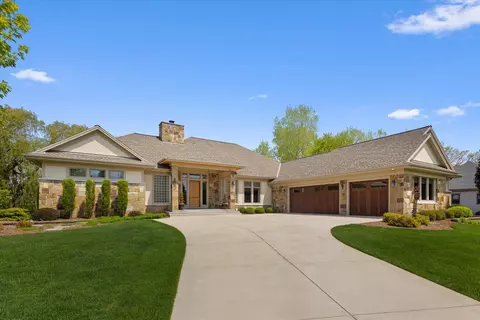 7216 W Fox Hvn, Franklin, WI 53132