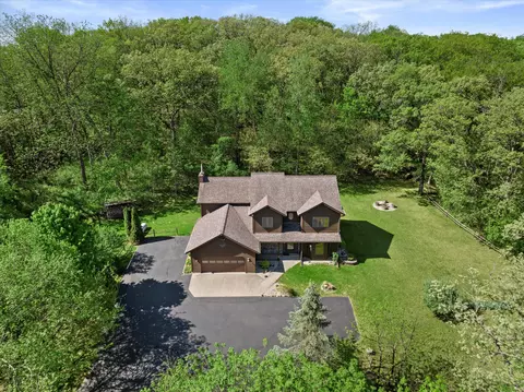 w325s6995 Squire, Mukwonago, WI 53149