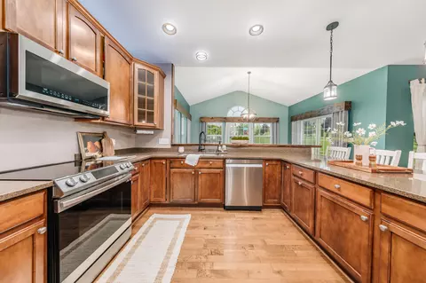 1411 Applewood, Mukwonago, WI 53149