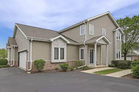 4669 S Forest Pt, New Berlin, WI 53151