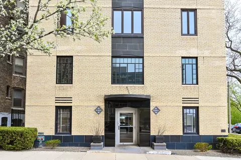 1830 E Kane #3, Milwaukee, WI 53202