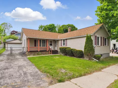 910 S 19th, Manitowoc, WI 54220