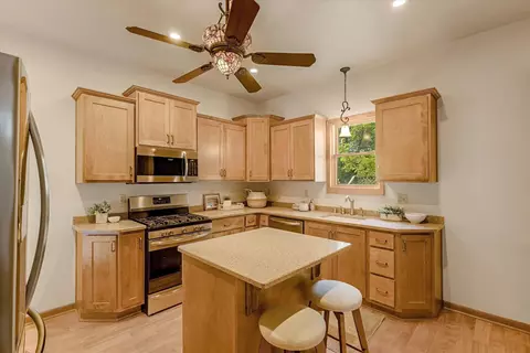 3632 S Ellen, Saint Francis, WI 53235