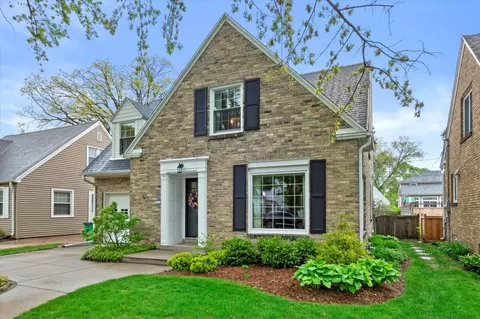 5512 N Kent, Whitefish Bay, WI 53217