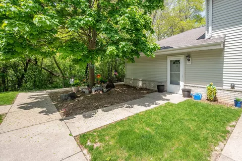 6205 S Creekside #8, Cudahy, WI 53110