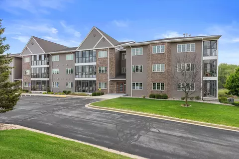 267 Oconomowoc, Oconomowoc, WI 53066