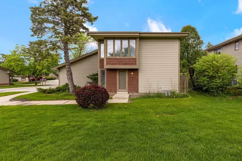 5047 S Stonehedge, Greenfield, WI 53220