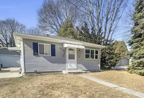2118 S 15th, Manitowoc, WI 54220