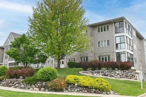 2142 Chateau #308-2, Grafton, WI 53024