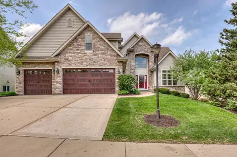1826 Stonebridge, Waukesha, WI 53188