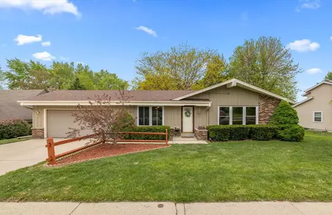 1127 Rainbow, Mukwonago, WI 53149