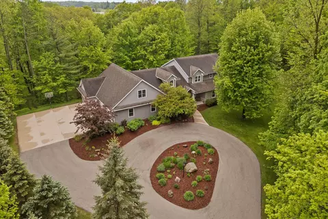 2490 S S Riv, West Bend, WI 53095