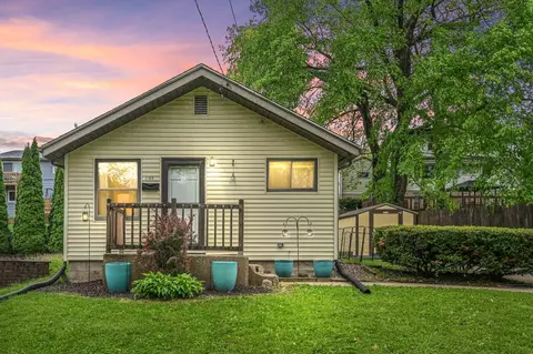 2109 Oaklawn, Waukesha, WI 53188