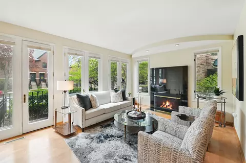 1420 N Astor, Milwaukee, WI 53202