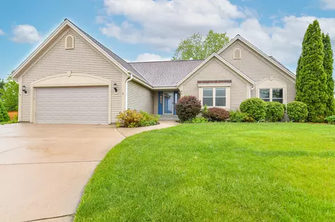 884 Joshua, Pewaukee, WI 53072