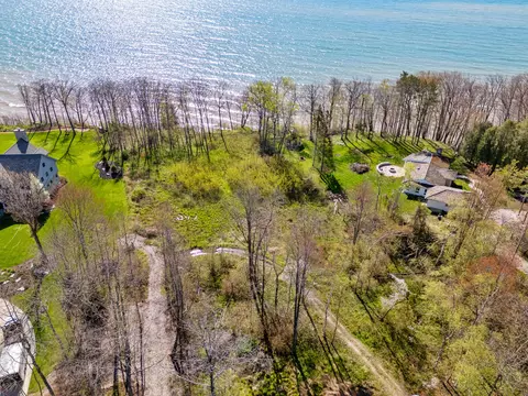 4314 High Point Bch, Port Washington, WI 53074