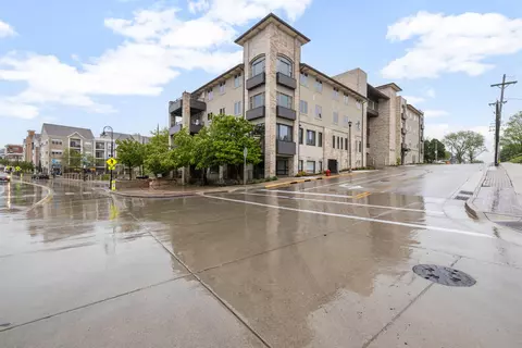 w164n8925 Water #405, Menomonee Falls, WI 53051