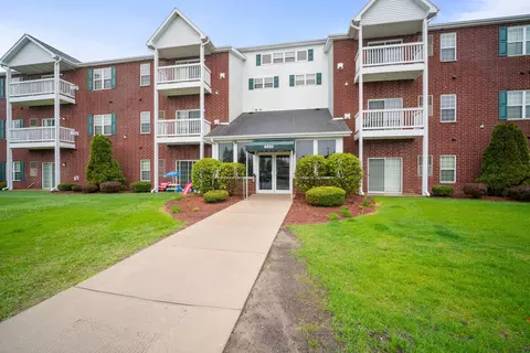 6020 S Buckhorn #204, Cudahy, WI 53110