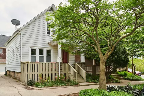 1605 E Webster, Milwaukee, WI 53211
