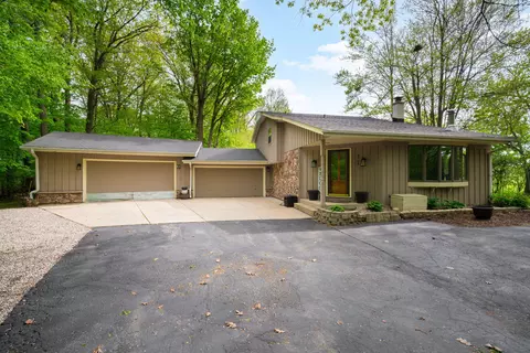 3765 Maplewood, Hubertus, WI 53033