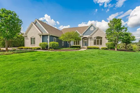 1232 Mary Hl, Hartland, WI 53029