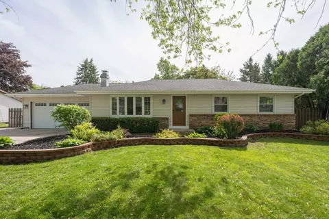 828 Victoria, Janesville, WI 53546