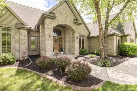 w360s9910 Markham, Eagle, WI 53119