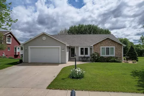 881 Summer Crk, Oconomowoc, WI 53066