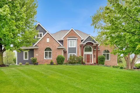 1259 Mary Hl, Hartland, WI 53029