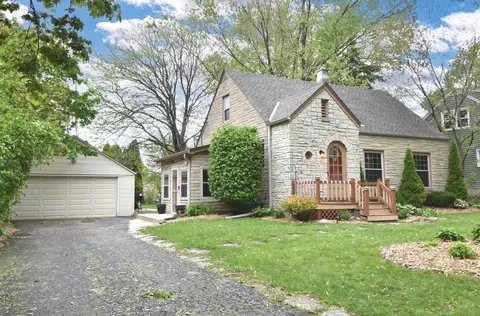 2217 N 119th, Wauwatosa, WI 53226