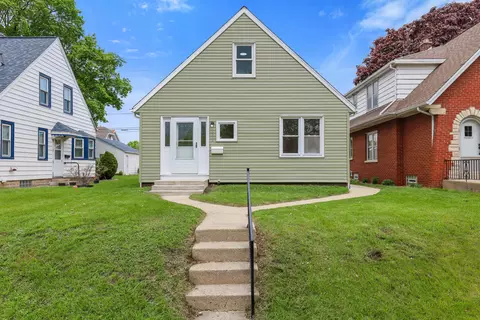 3214 W Kinnickinnic Riv, Milwaukee, WI 53215