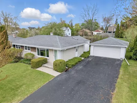 724 Mayflower, Sheboygan, WI 53083