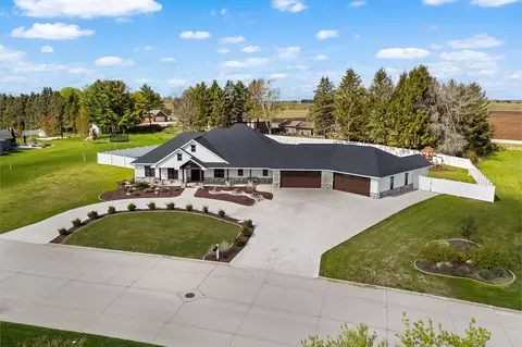 2400 Stoney Brk, Manitowoc, WI 54220