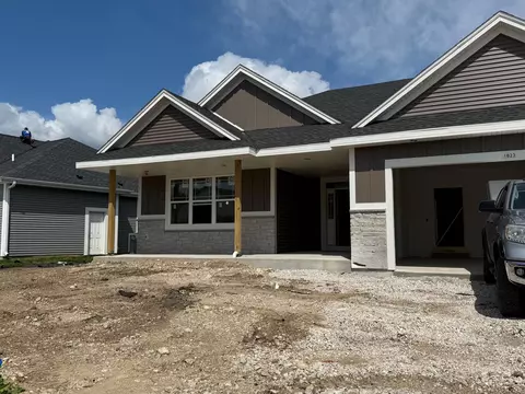 1023 Waterstone, Pewaukee, WI 53072