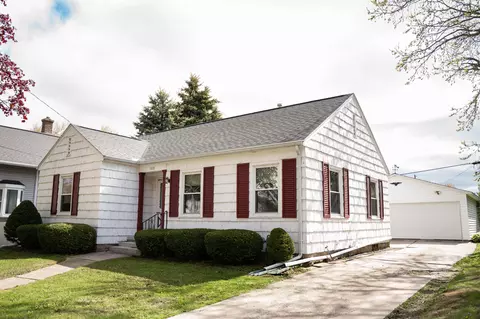 1013 N 13th, Manitowoc, WI 54220