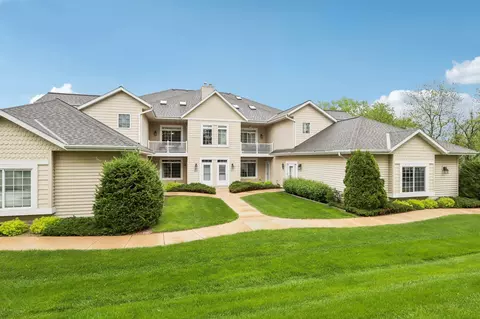 w397n5921 Autumn Woods, Oconomowoc, WI 53066