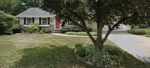 n86w15827 Riverside Blf, Menomonee Falls, WI 53051