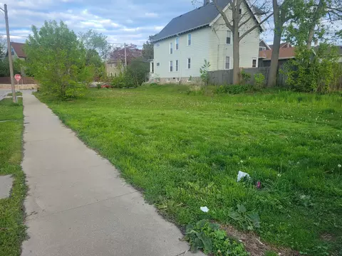 921 E Potter #925, Milwaukee, WI 53207