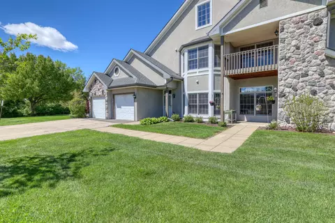 n30w23035 Pineview #6, Pewaukee, WI 53072