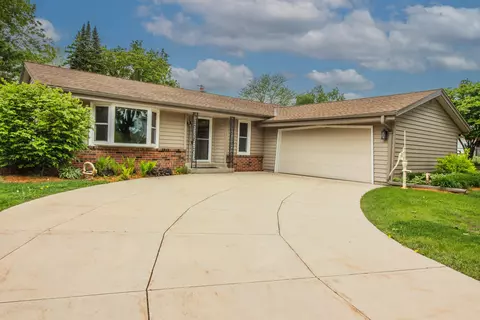 2215 Harris-highland, Waukesha, WI 53188